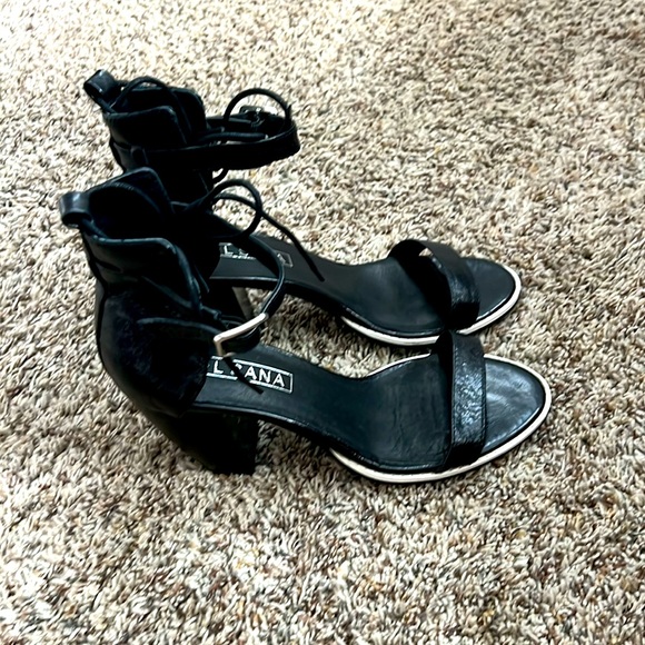 NWOT Sol Sana Women's Open Block Heels Ankle Buckle Party Sandals Black Size 8 - Picture 2 of 4